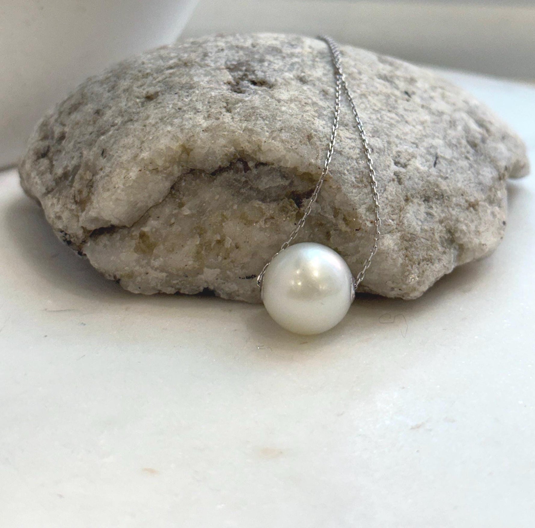 Elly’s Au750 18K Gold, 14.4mm Huge Australian ocean White Round Pearl, Floating pendant: Extreme luster,  S925 silver chain Magnetic clips.