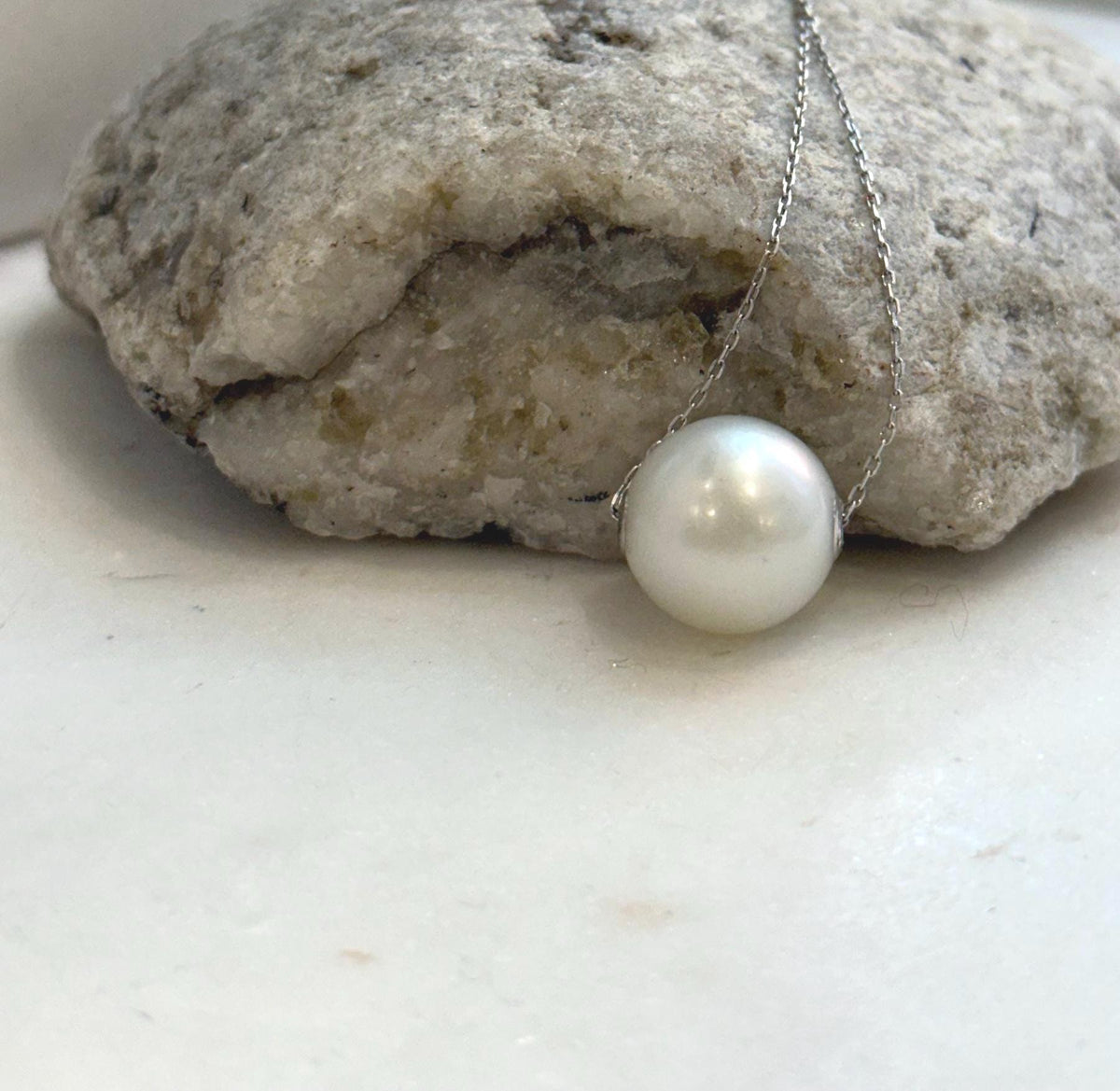 Elly’s Au750 18K Gold, 14.4mm Huge Australian ocean White Round Pearl, Floating pendant: Extreme luster,  S925 silver chain Magnetic clips.