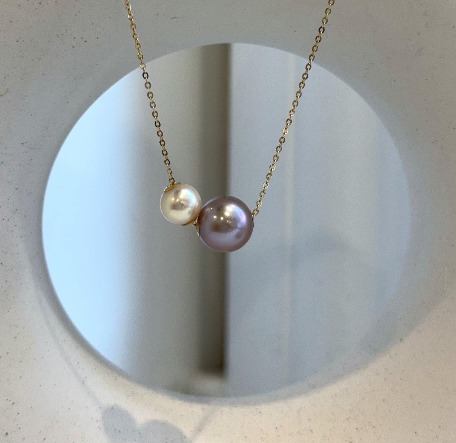 Elly’s Double Au750 18k Gold 7.8-10.7mm Akoya Ocean Edison Pearls Floating pendants:Extreme luster mirrored.