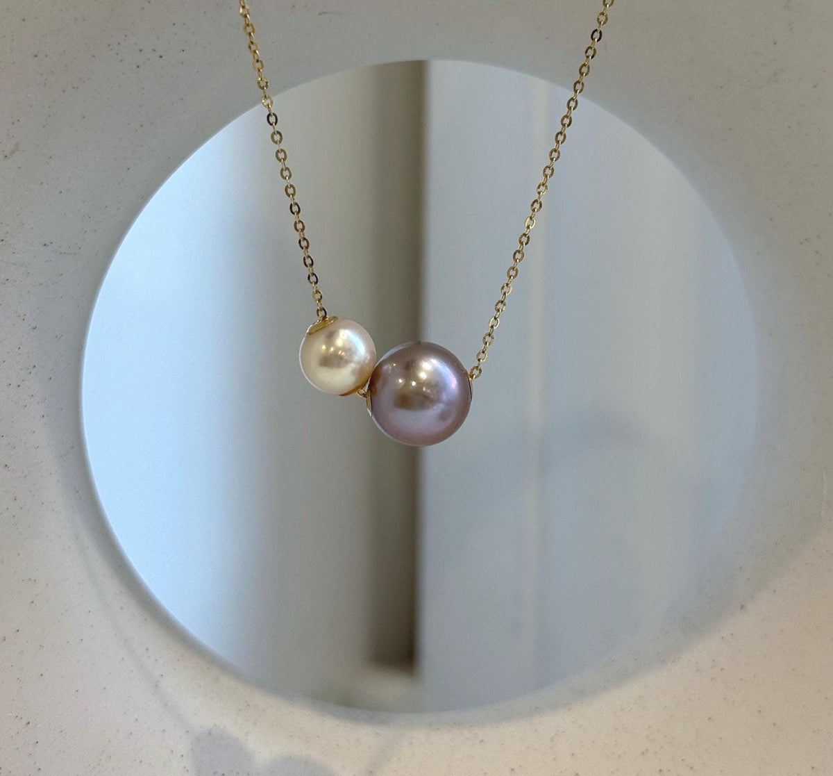 Elly’s Double Au750 18k Gold 7.8-10.7mm Akoya Ocean Edison Pearls Floating pendants:Extreme luster mirrored.