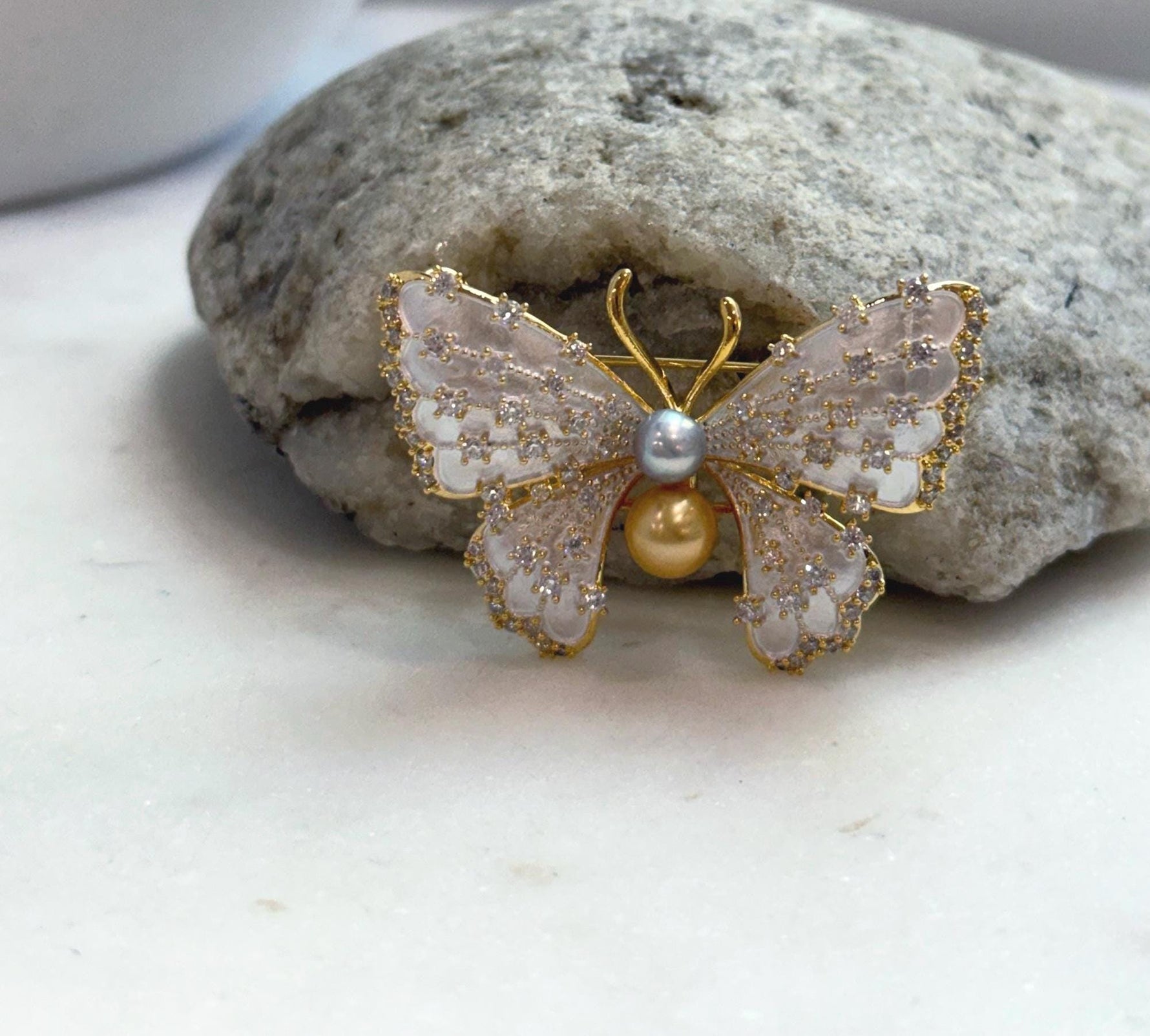 5.2-6.6mm Golden silver Freshwater Pearls butterfly Brooch Pendant 2in1: Extreme luster,4.2x3cm.