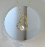 Elly’s Edison White Pearl Gourd Brooch Pendant 2in1: Extreme luster mirrored, 9.7mm, 2.3x3.3cm, no chain.