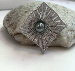 Elly’s peacock green Tahitian ocean Pearl Vintage Brooch Pendant 2in1: Extreme luster, 9.6mm, 3.5x3.8cm.