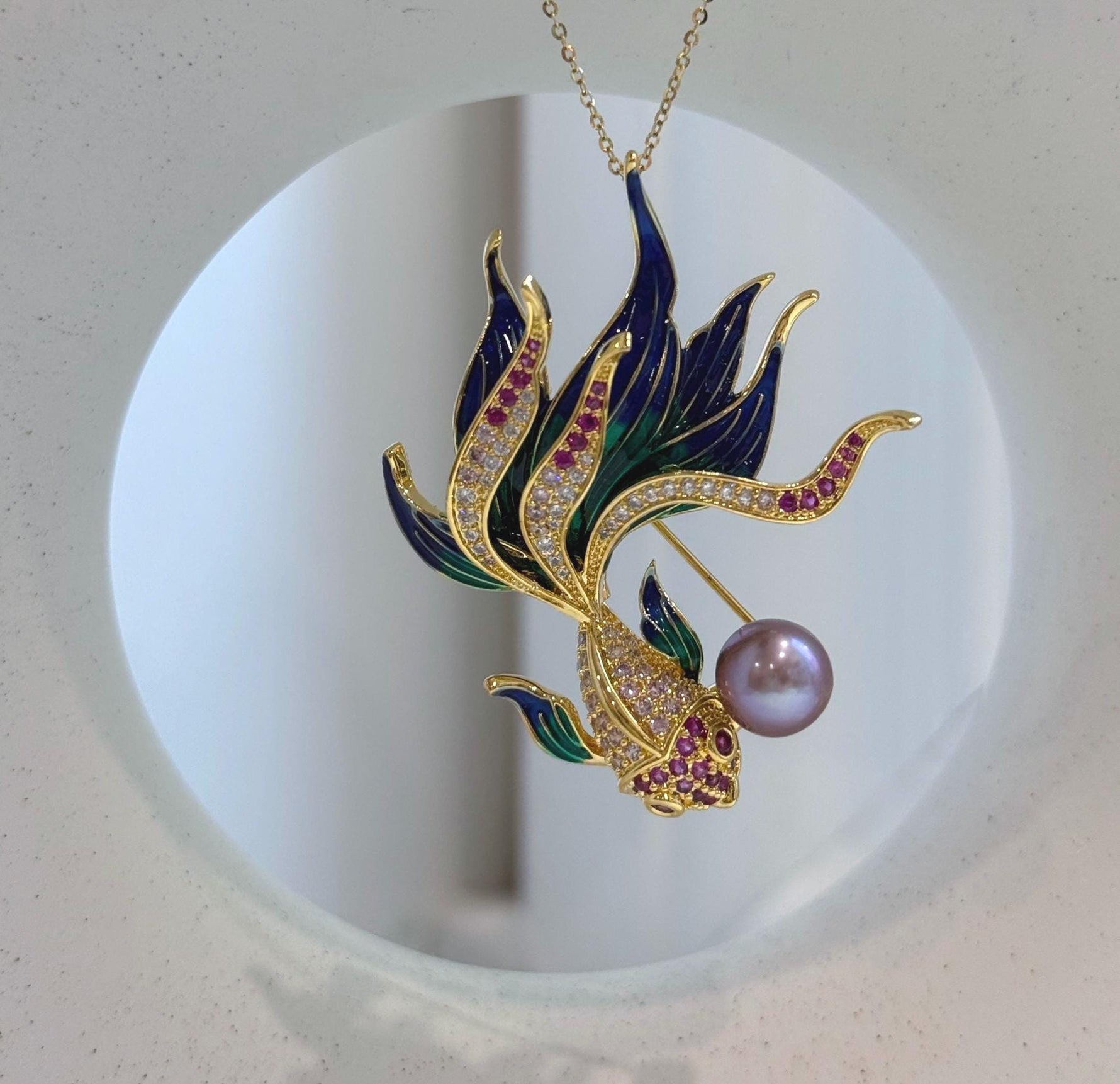 Elly’s Mauve Rose Pearl Goldfish Brooch pendant 2in1: Extreme luster mirrored, 9.6mm, 4x5cm, no chain.