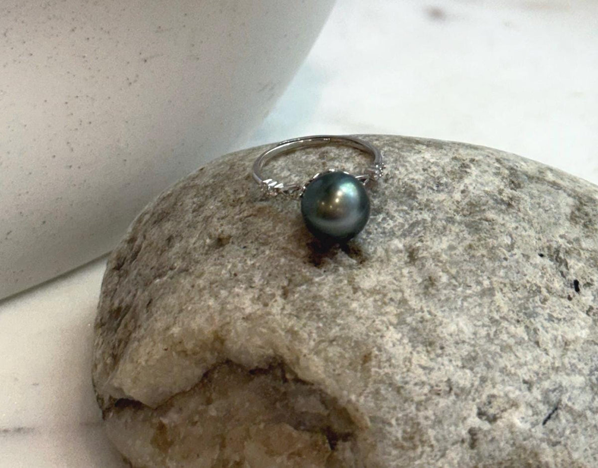 Elly’s 9.6mm Tahitian Ocean platinum hunter ocean Pearl Ring: Extreme luster mirrored, S925 silver adjustable Ring. Pearl Jewelry Idea.