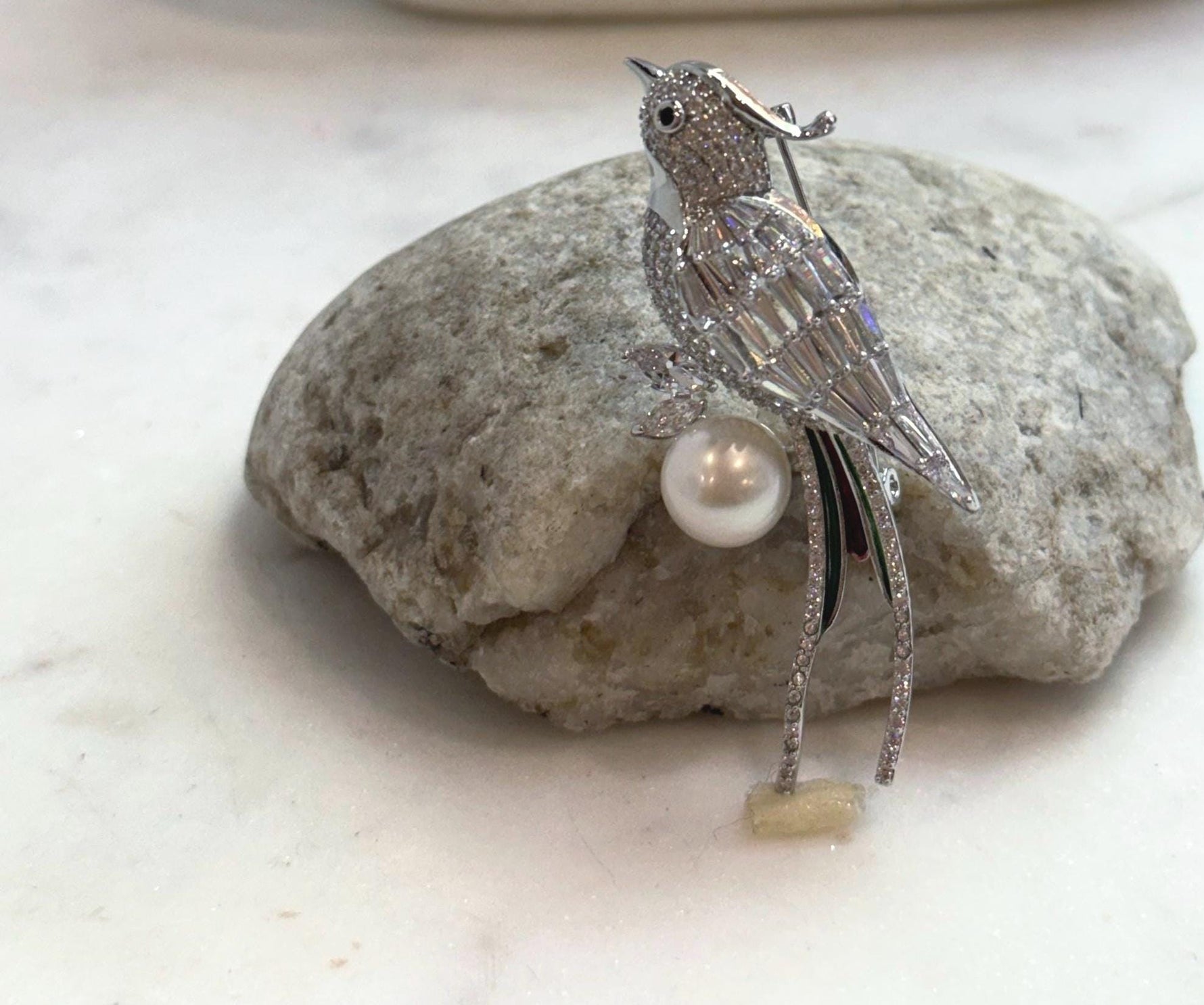 Elly’s Edison white Pearl Bird Brooch Pendant 2in1: Extreme luster mirrored, 11.2mm, 3x6.5cm