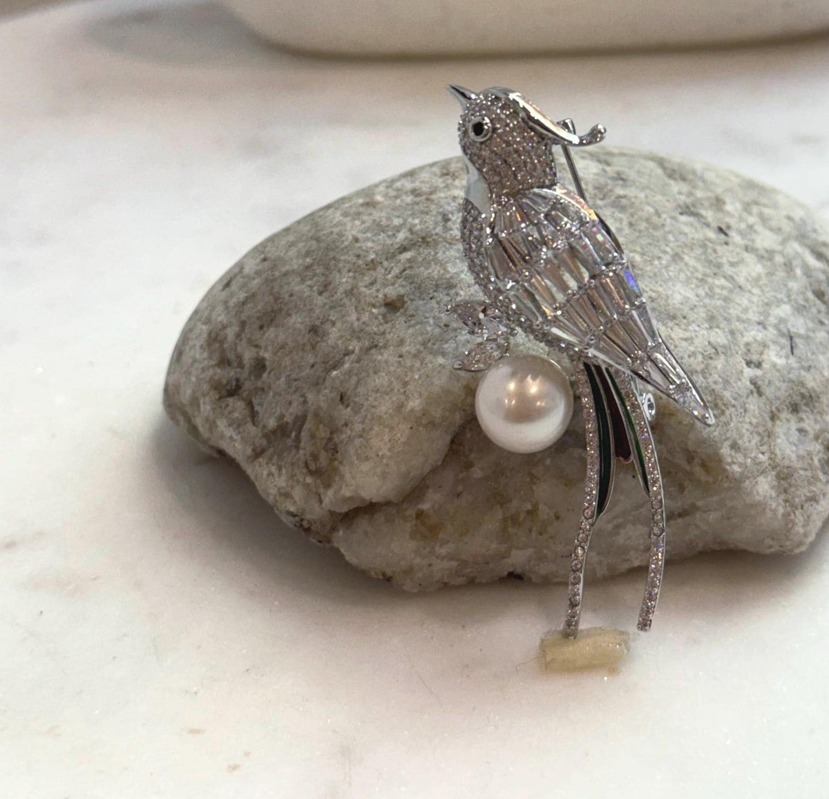 Elly’s Edison white Pearl Bird Brooch Pendant 2in1: Extreme luster mirrored, 11.2mm, 3x6.5cm