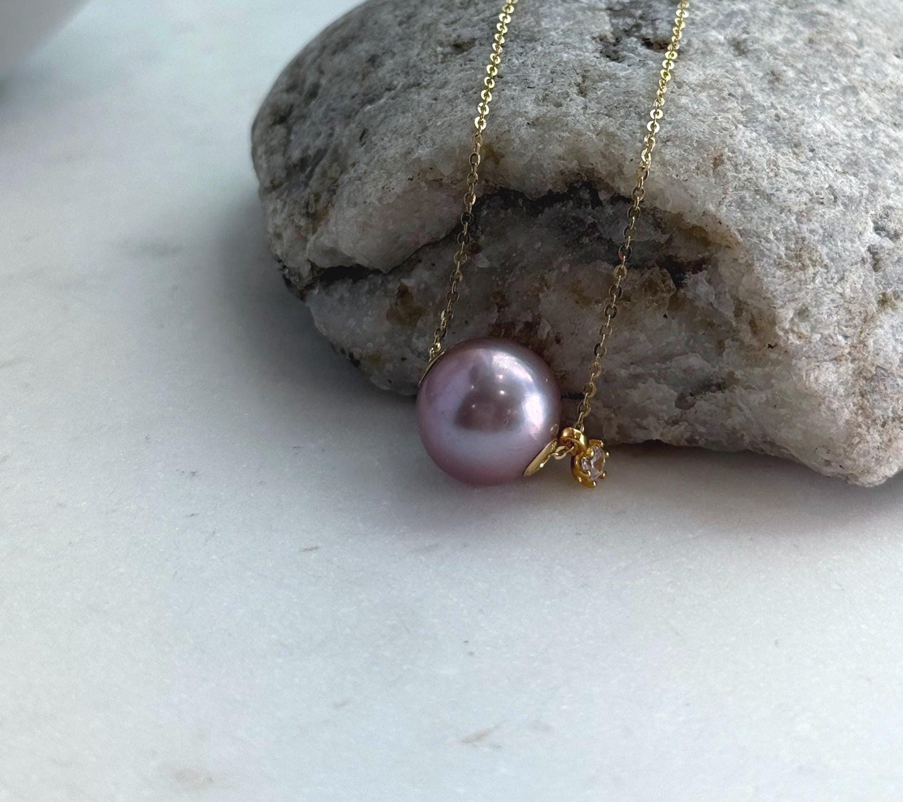 Elly’s Au750 18k Gold 13.3mm Edison rose Mauve Pearl Floating pendant:Extreme luster mirrored, S925 silver chain with little drop.