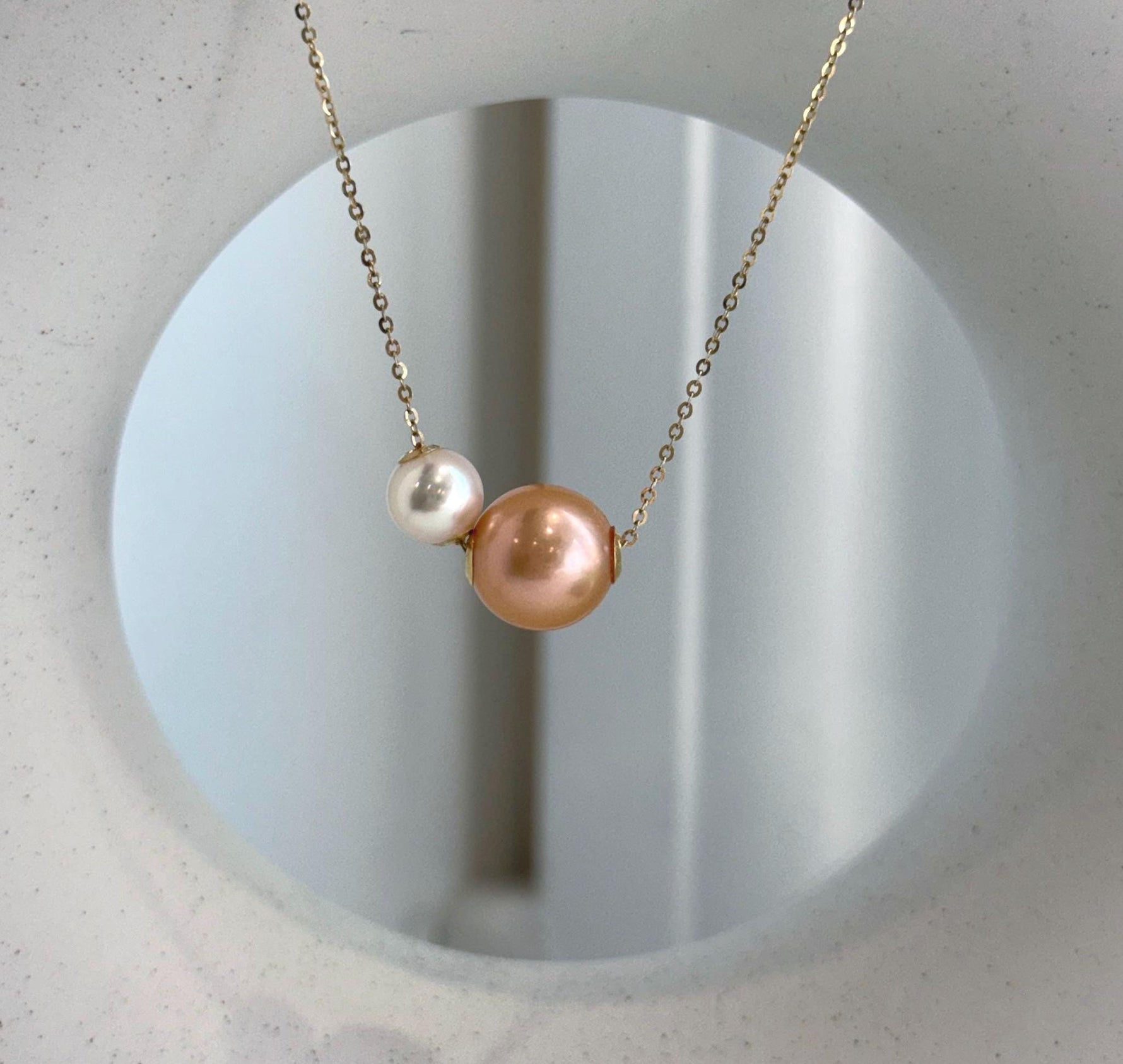 Elly’s Double Au750 18k Gold 7.5-11.3mm Akoya Ocean Edison Pearls Floating pendants:Extreme luster mirrored.