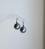Elly’s 10.2mm Tahitian Silver Platinum ocean Pearls High Heel Earrings Hooks: Extreme luster Mirrored, 1.8cm high, S925 silver earrings.