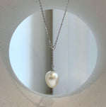 Elly’s 11.3x13.7mm South Sea White ocean pearl cool Pendant Y-Lariat Necklace Set: Extreme luster mirrored, light Gold. To 19.1“