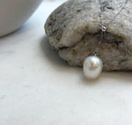 Elly’s 11.3x13.7mm South Sea White ocean pearl cool Pendant Y-Lariat Necklace Set: Extreme luster mirrored, light Gold. To 19.1“