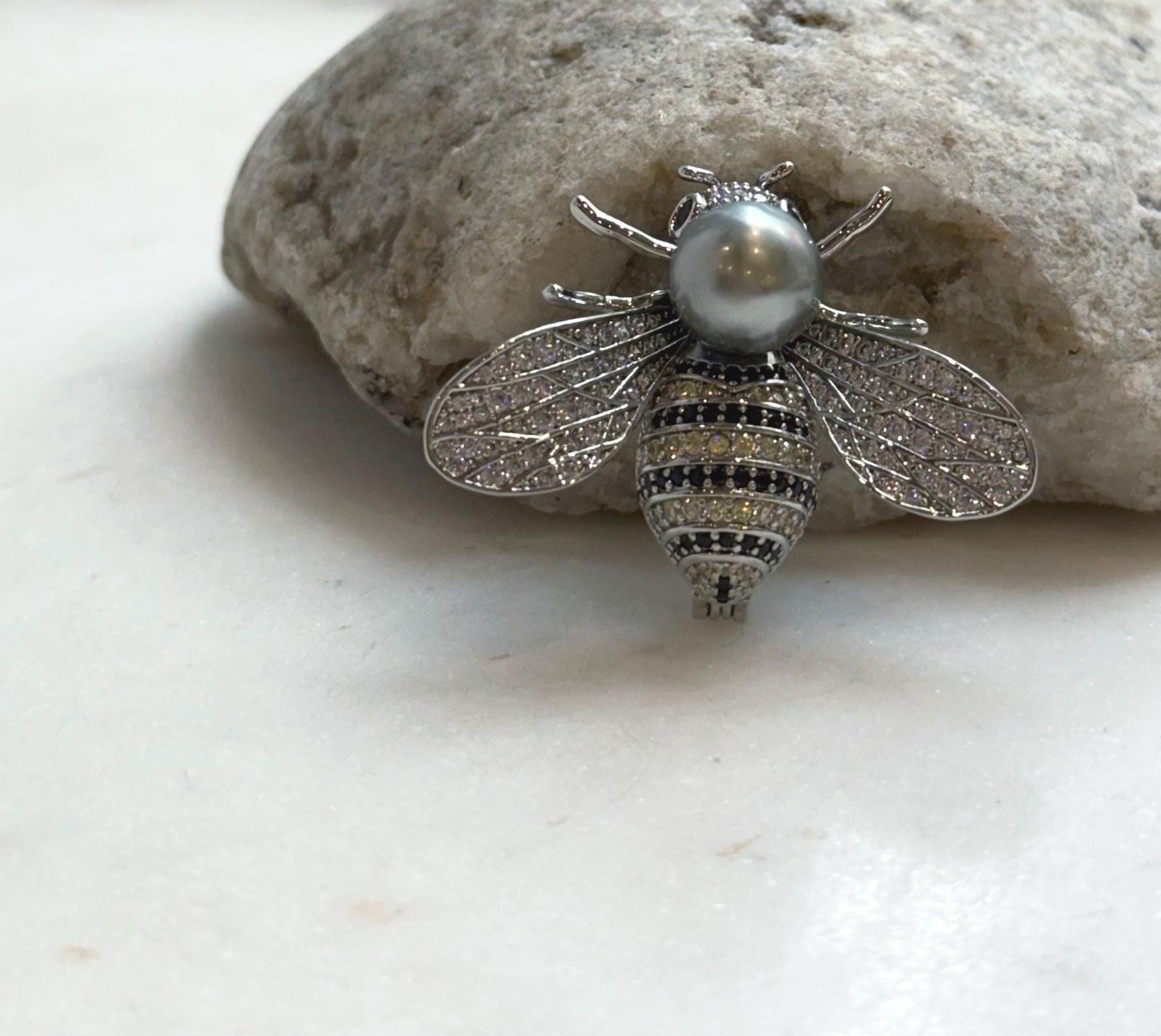 Elly’s Tahitian Platinum Ocean Pearl Bee Brooch Pendant 2in1: Extreme luster mirrored, 10.4mm, 4x3cm.