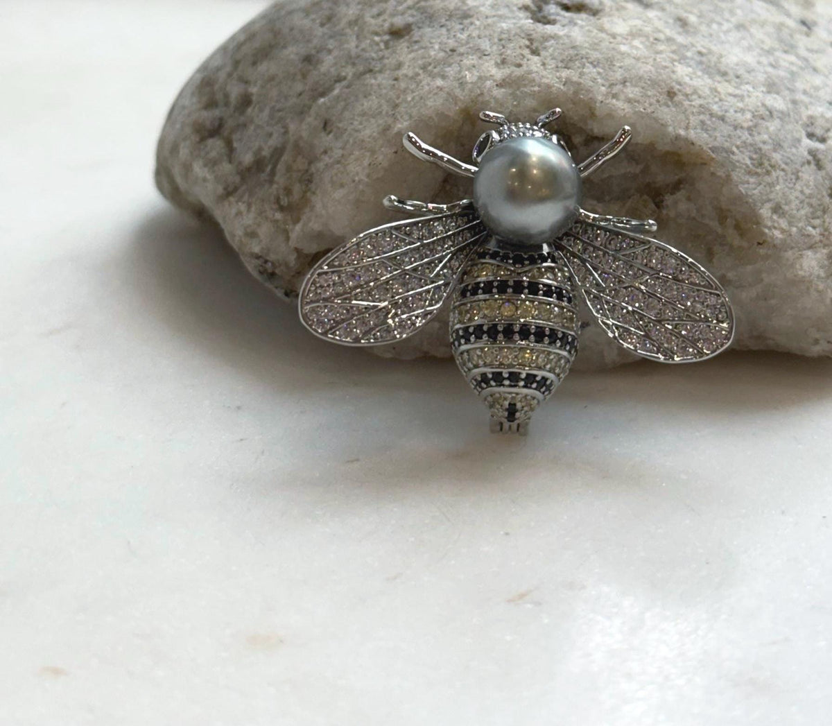 Elly’s Tahitian Platinum Ocean Pearl Bee Brooch Pendant 2in1: Extreme luster mirrored, 10.4mm, 4x3cm.