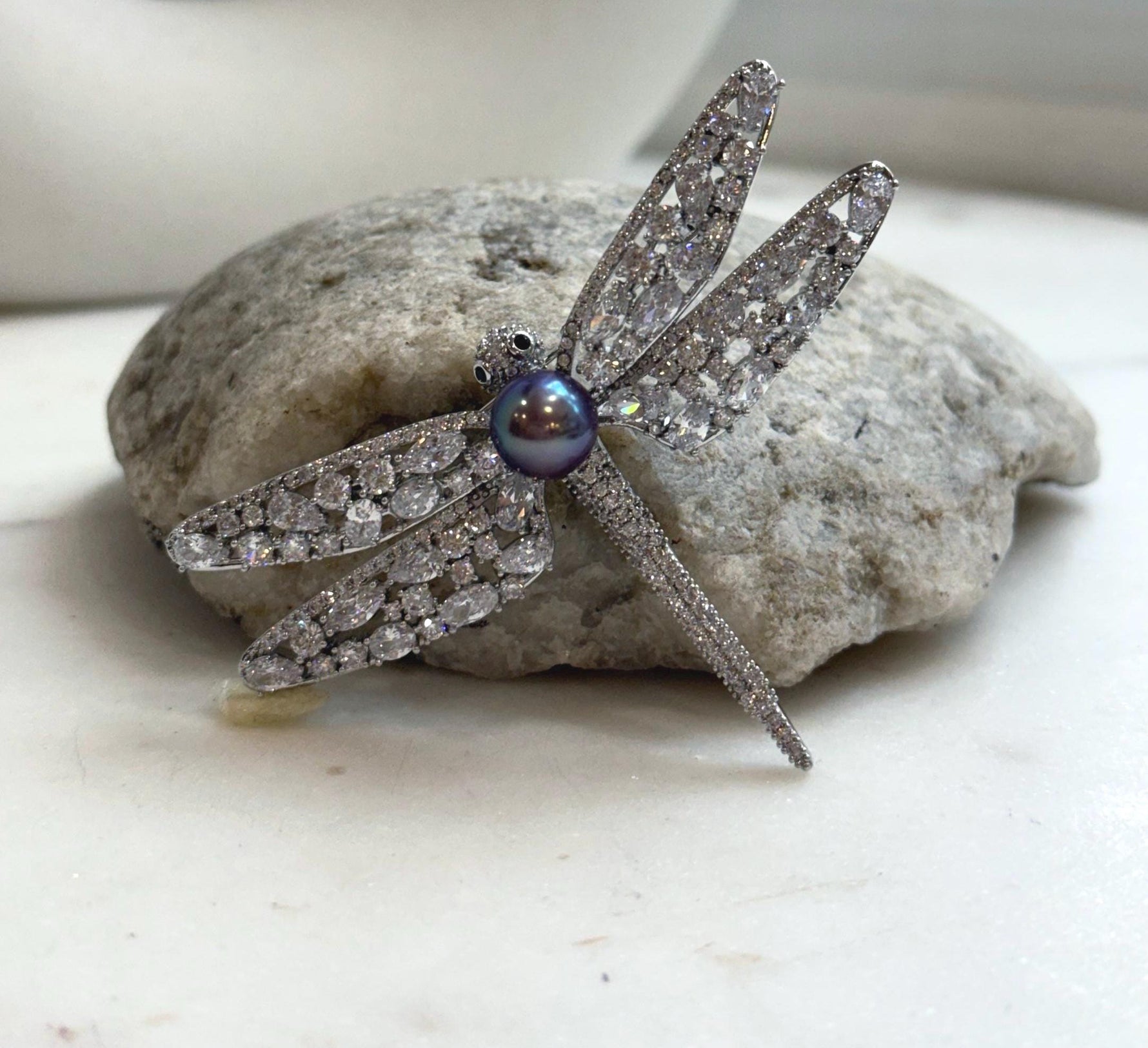 Elly’s Edison Purple blue  Pearl Dragonfly Brooch Pendant 2in1: Extreme luster mirrored, 8.9mm, 7x5cm, no chain.