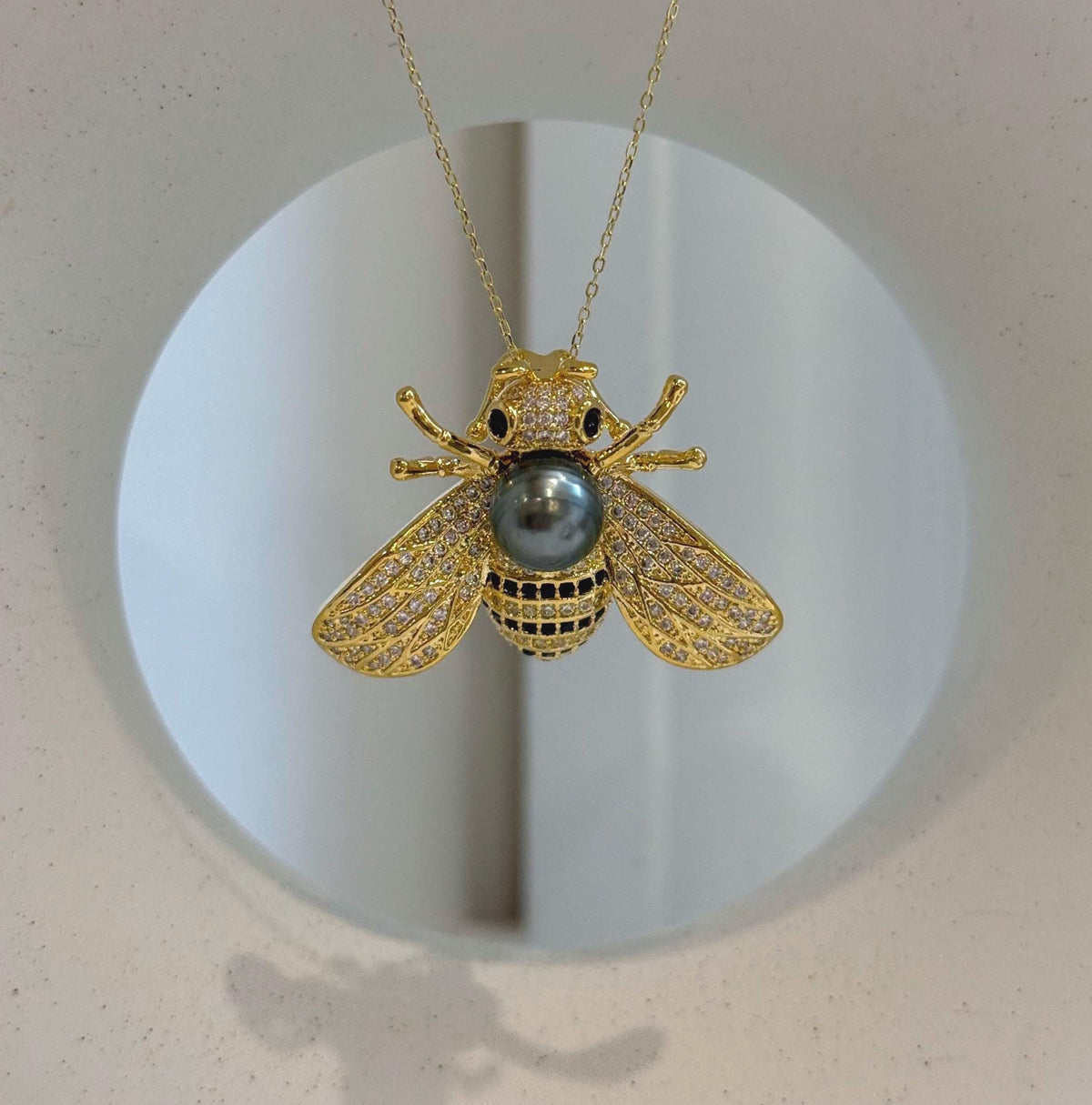 Elly’s Tahitian platinum Ocean Pearl Bee Brooch pendant 2in1: Extreme luster mirrored, 9.3mm, 4x3fcm, No chain.