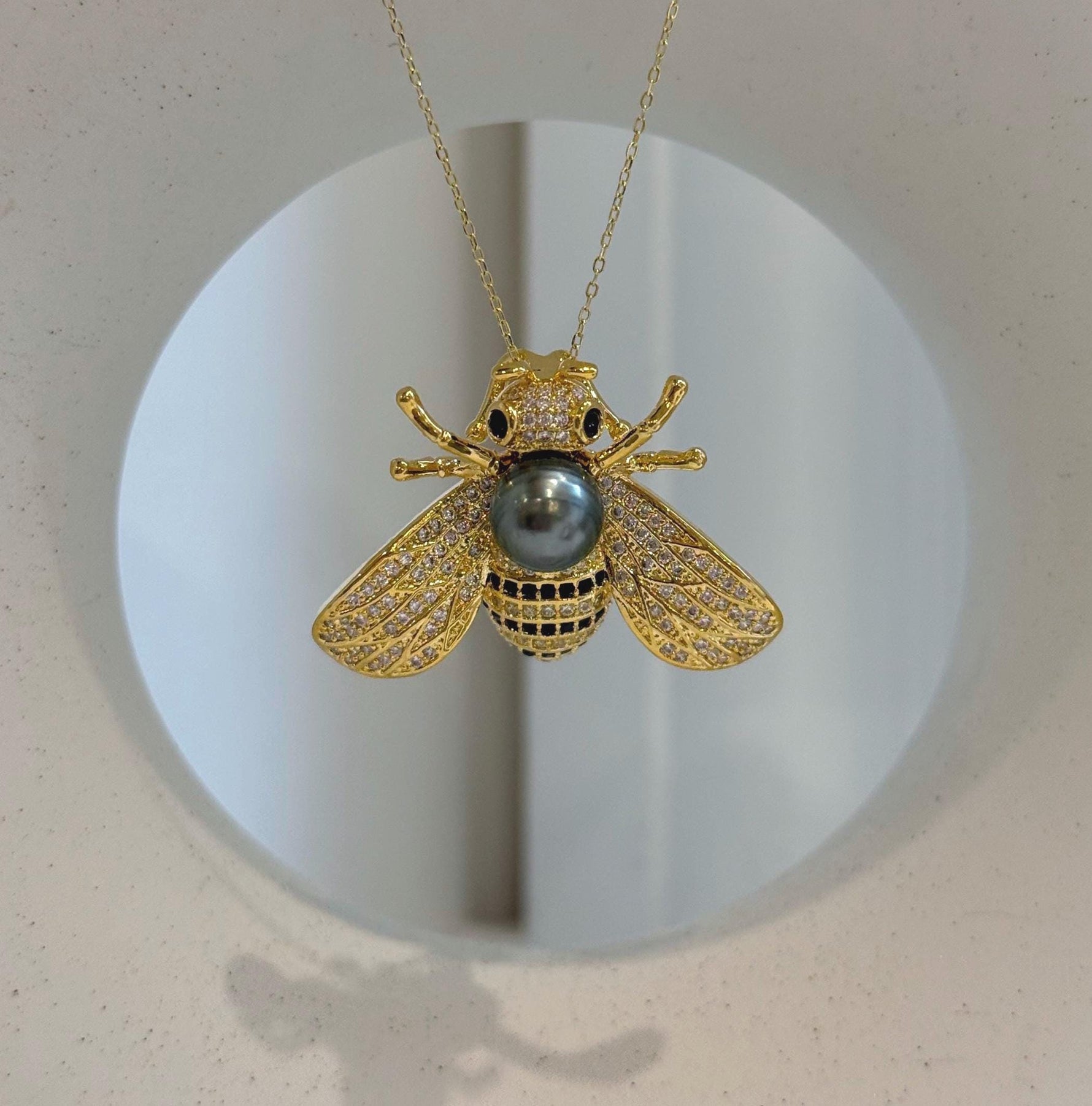 Elly’s Tahitian platinum Ocean Pearl Bee Brooch pendant 2in1: Extreme luster mirrored, 9.3mm, 4x3fcm, No chain.