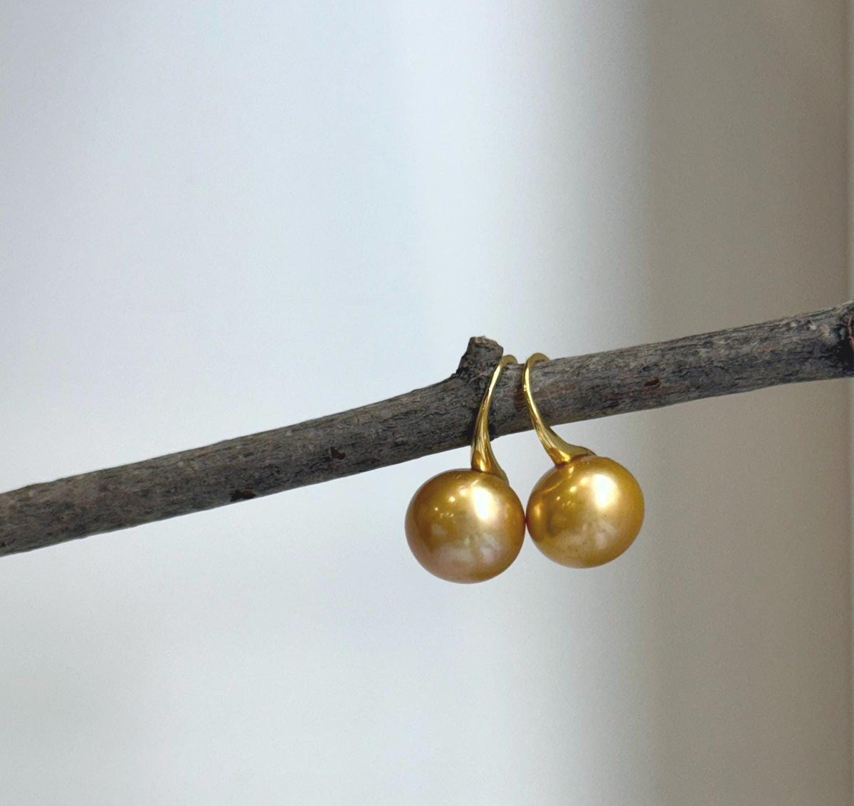 Elly’s 11.7mm Edison deep gold Pearls Earrings hooks: Extreme luster Mirrored, 2.2cm high, S925 silver cool earrings.