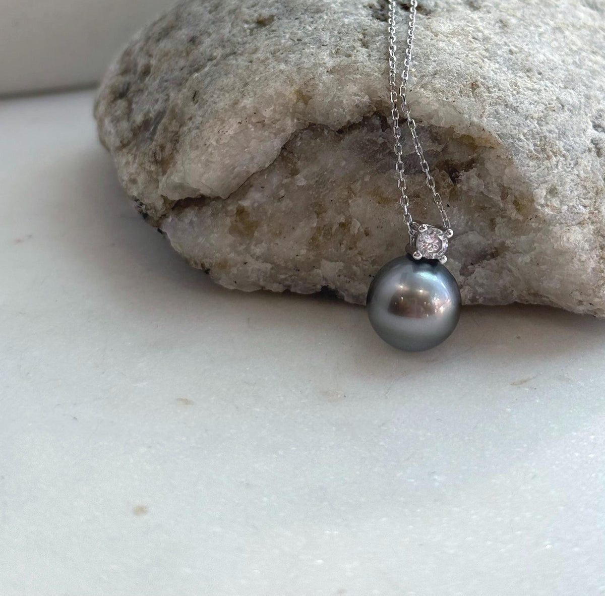 Elly’s 11.1mm Tahitian silver platinum ocean Pearl pendant: Extreme luster mirrored, S925 silver minimalist pendant, 1.5cm high.
