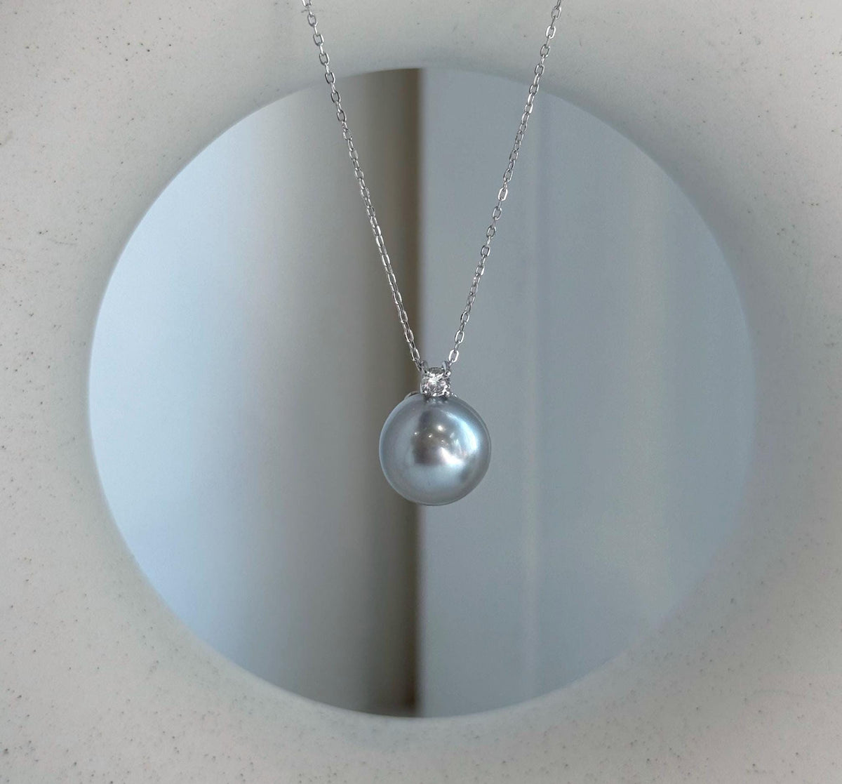 Elly’s 11.8mm Au750 18K Gold Genius Tahitian silver gray Ocean Pearl Pendant: Extreme luster mirrored, 1.5cm high, 18K real gold pendant.