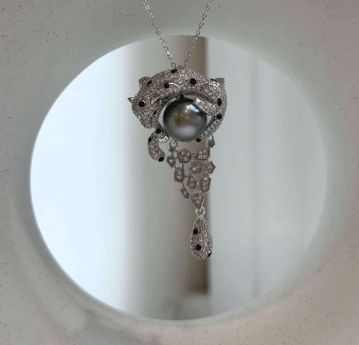 Elly’s Tahitian platinum Ocean Pearl Leopard Brooch pendant 2in1: Extreme luster mirrored, 10.2mm, 2.2x4.7cm, no chain.