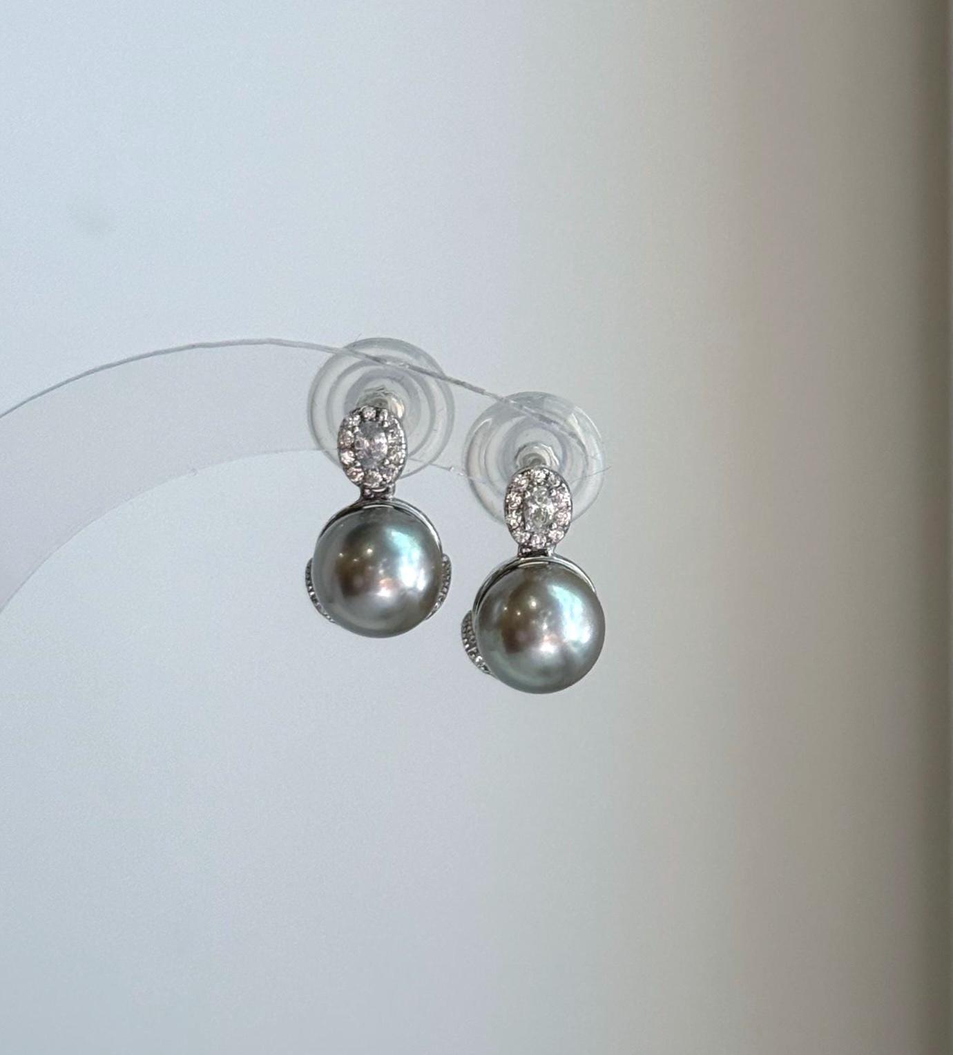 Elly’s 8.6mm Tahitian Silver Platinum ocean Pearls Earrings: Extreme luster Mirrored, 1.6cm high, S925 silver cool fancy earrings.
