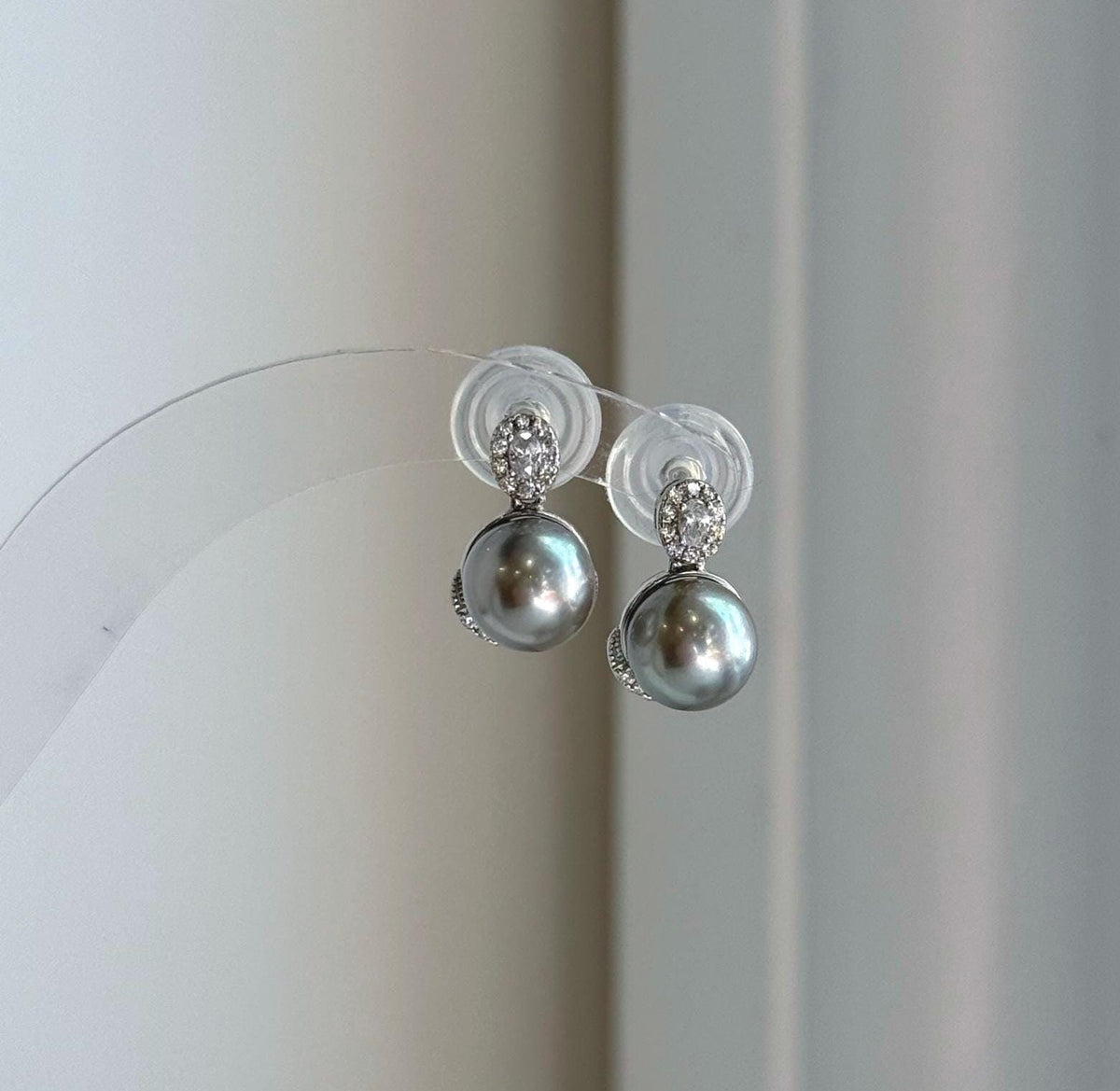 Elly’s 8.6mm Tahitian Silver Platinum ocean Pearls Earrings: Extreme luster Mirrored, 1.6cm high, S925 silver cool fancy earrings.