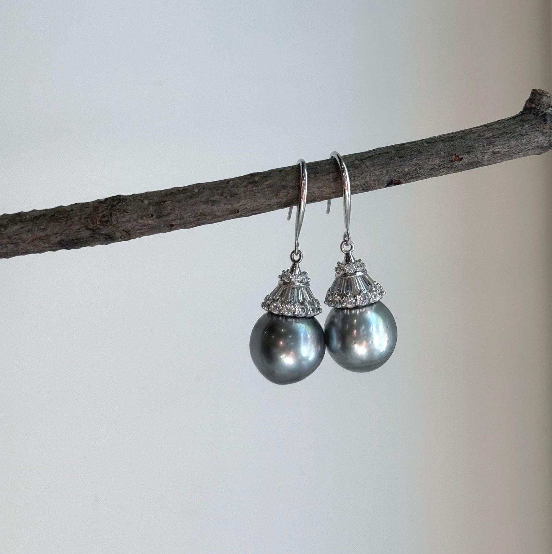 Elly’s 11.8mm Tahitian Silver Platinum ocean Pearls Earrings hooks: Extreme luster Mirrored, 3.6cm high, S925 silver cool fancy earrings.