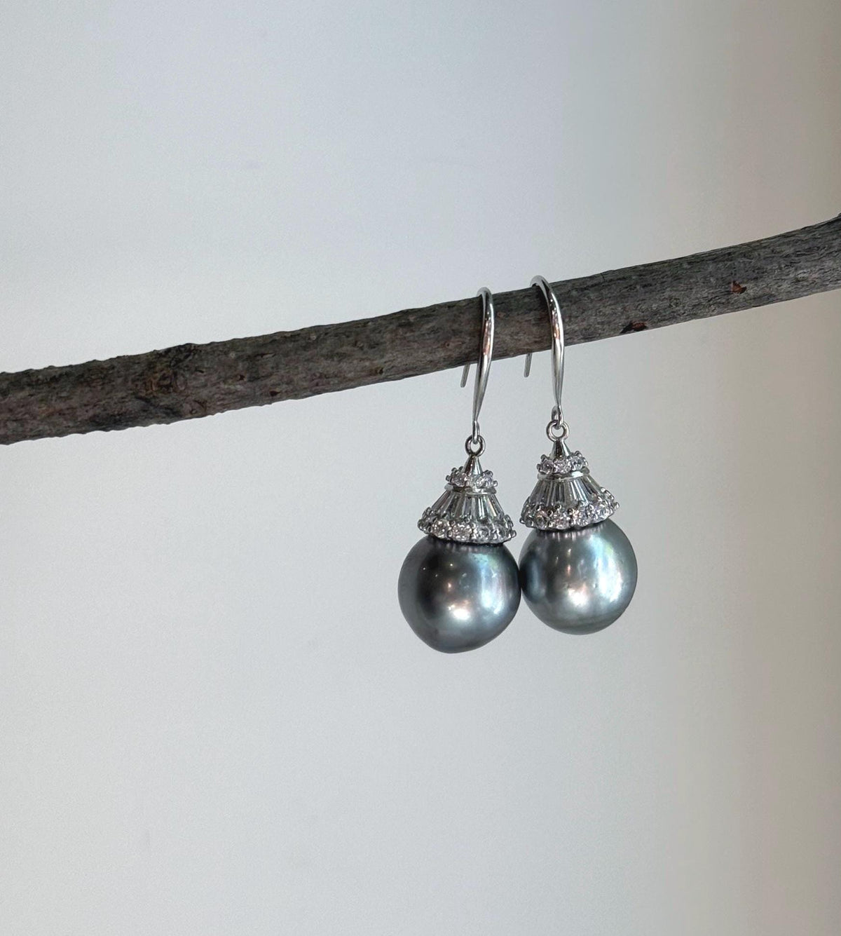 Elly’s 11.8mm Tahitian Silver Platinum ocean Pearls Earrings hooks: Extreme luster Mirrored, 3.6cm high, S925 silver cool fancy earrings.
