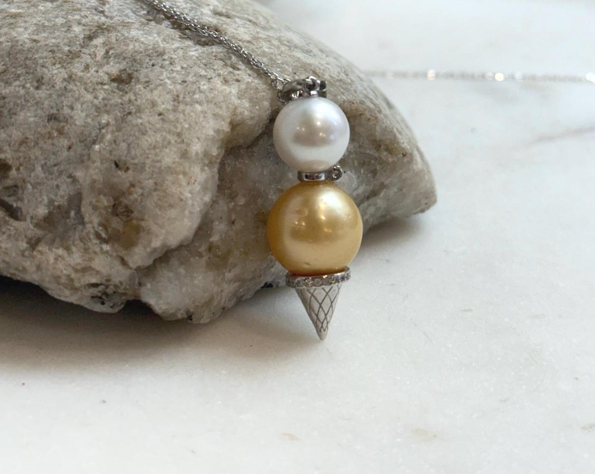 Elly’s Double Genius South sea golden ocean Edison white pearls Pendant: Extreme luster, 4.5cm high, s925 silver pendant.