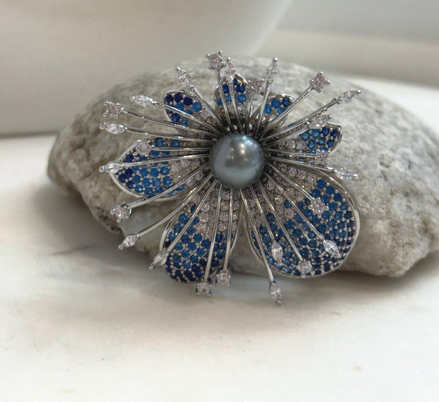 Elly’s Tahitian platinum Ocean Pearl Floral Brooch pendant 2in1: Extreme luster mirrored, 10.3mm, 5cm dia, no chain.
