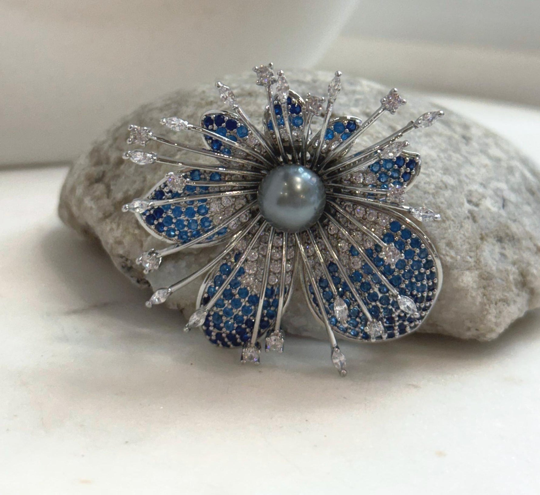 Elly’s Tahitian platinum Ocean Pearl Floral Brooch pendant 2in1: Extreme luster mirrored, 10.3mm, 5cm dia, no chain.