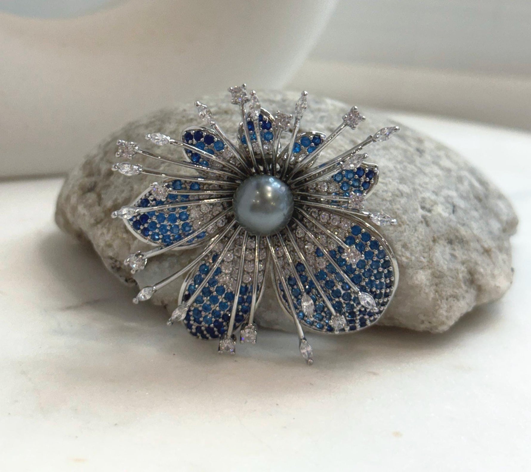Elly’s Tahitian platinum Ocean Pearl Floral Brooch pendant 2in1: Extreme luster mirrored, 10.3mm, 5cm dia, no chain.