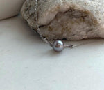 Elly’s 8.7mm Tahitian taupe ocean Pearl pendant chain set: Extreme luster mirrored, S925 silver pendant chain, 1.1x2.3cm to 17.7”.