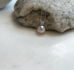 Elly’s 10.1mm Au750 18K Gold Genius Tahitian ivory taupe Ocean Pearl Pendant: Extreme luster mirrored, 1.5cm high, 18K real gold pendant.