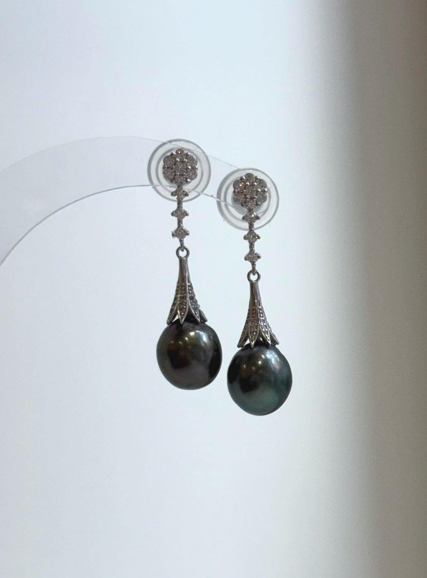 Elly’s 10mm Tahitian Peacock green hunter ocean Pearls Cool Earrings: Extreme luster Mirrored, 3.7cm high, S925 silver earrings.