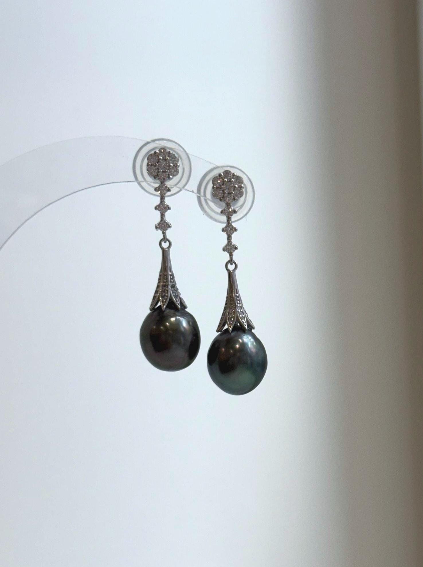 Elly’s 10mm Tahitian Peacock green hunter ocean Pearls Cool Earrings: Extreme luster Mirrored, 3.7cm high, S925 silver earrings.