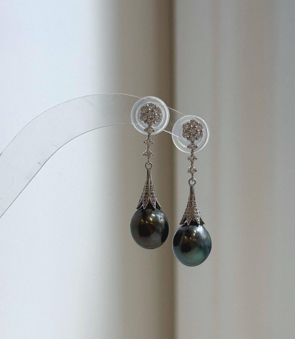 Elly’s 10mm Tahitian Peacock green hunter ocean Pearls Cool Earrings: Extreme luster Mirrored, 3.7cm high, S925 silver earrings.
