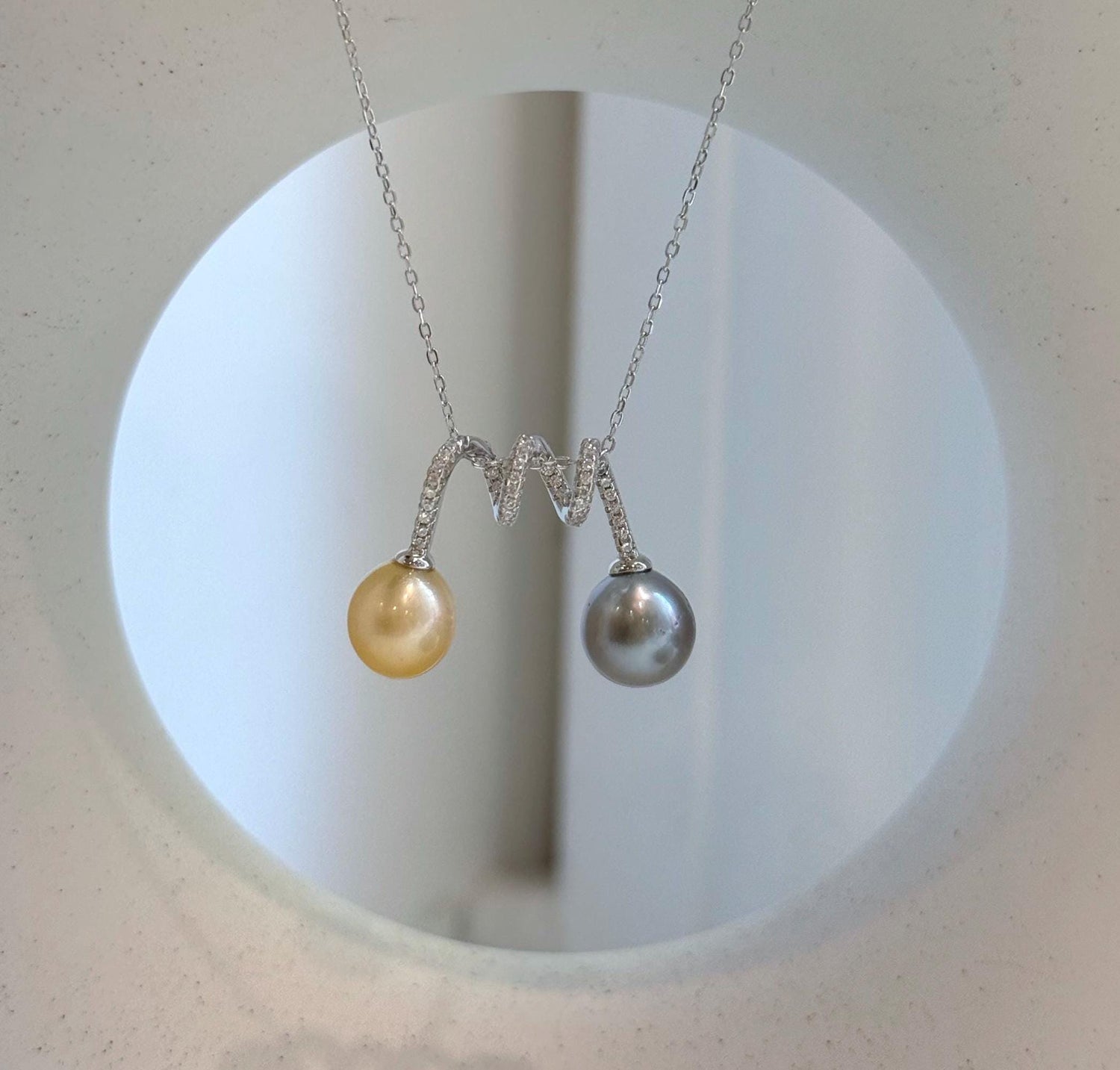 Elly’s 8.5-9mm South sea golden Tahitian ocean Pearls pendant: Extreme luster mirrored, S925 silver minimalist pendant, 2.7x2cm.