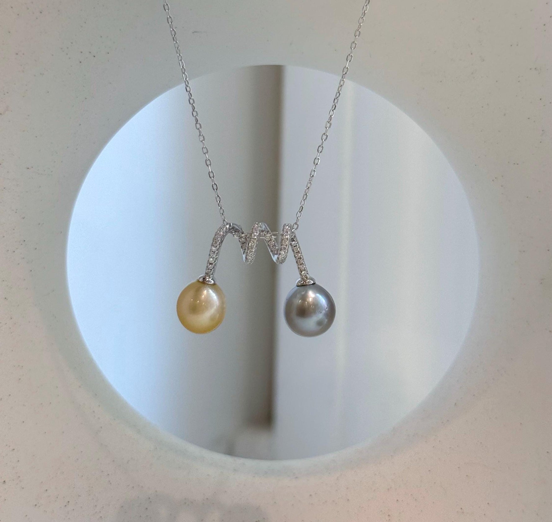 Elly’s 8.5-9mm South sea golden Tahitian ocean Pearls pendant: Extreme luster mirrored, S925 silver minimalist pendant, 2.7x2cm.