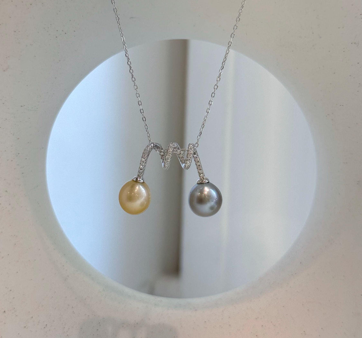 Elly’s 8.5-9mm South sea golden Tahitian ocean Pearls pendant: Extreme luster mirrored, S925 silver minimalist pendant, 2.7x2cm.