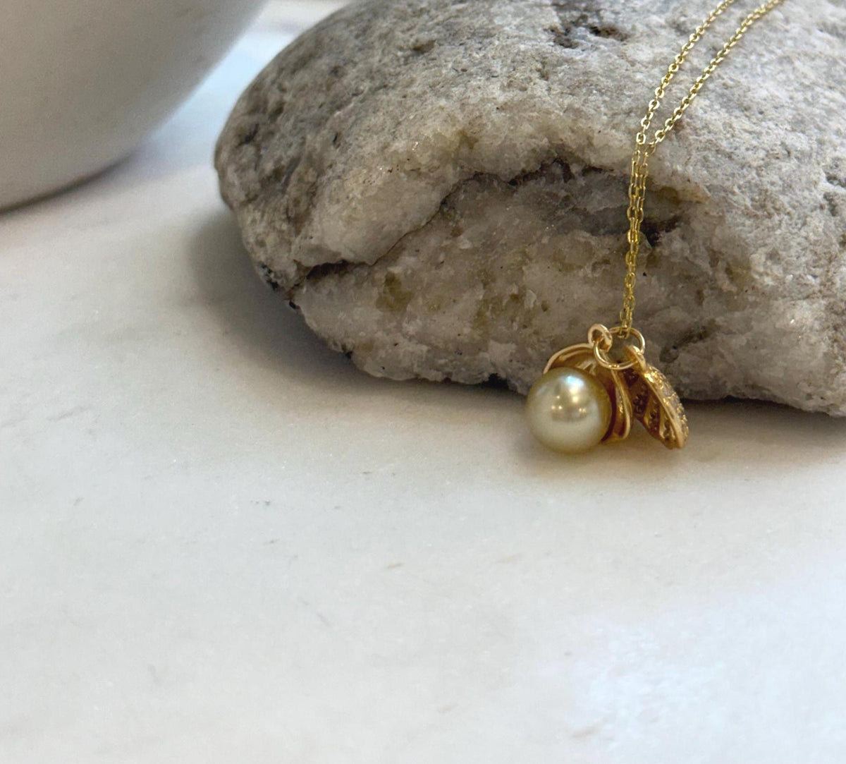 Elly’s 8.1mm South Sea deep tea Gold ocean Pearl Shell pendant: Extreme luster mirrored, 1.1x1.5cm, S925 silver pendant.