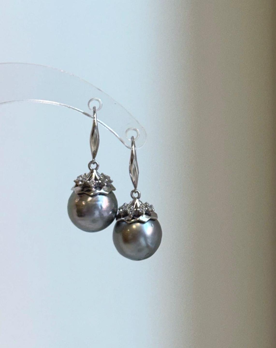 Elly’s 11.1mm Tahitian Platinum ocean Pearls Earrings hooks: Extreme luster Mirrored, 2.7cm high, S925 silver cool fancy earrings.