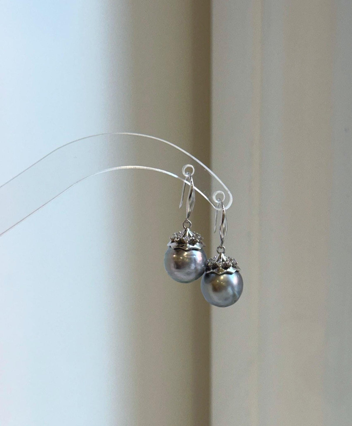Elly’s 11.1mm Tahitian Platinum ocean Pearls Earrings hooks: Extreme luster Mirrored, 2.7cm high, S925 silver cool fancy earrings.