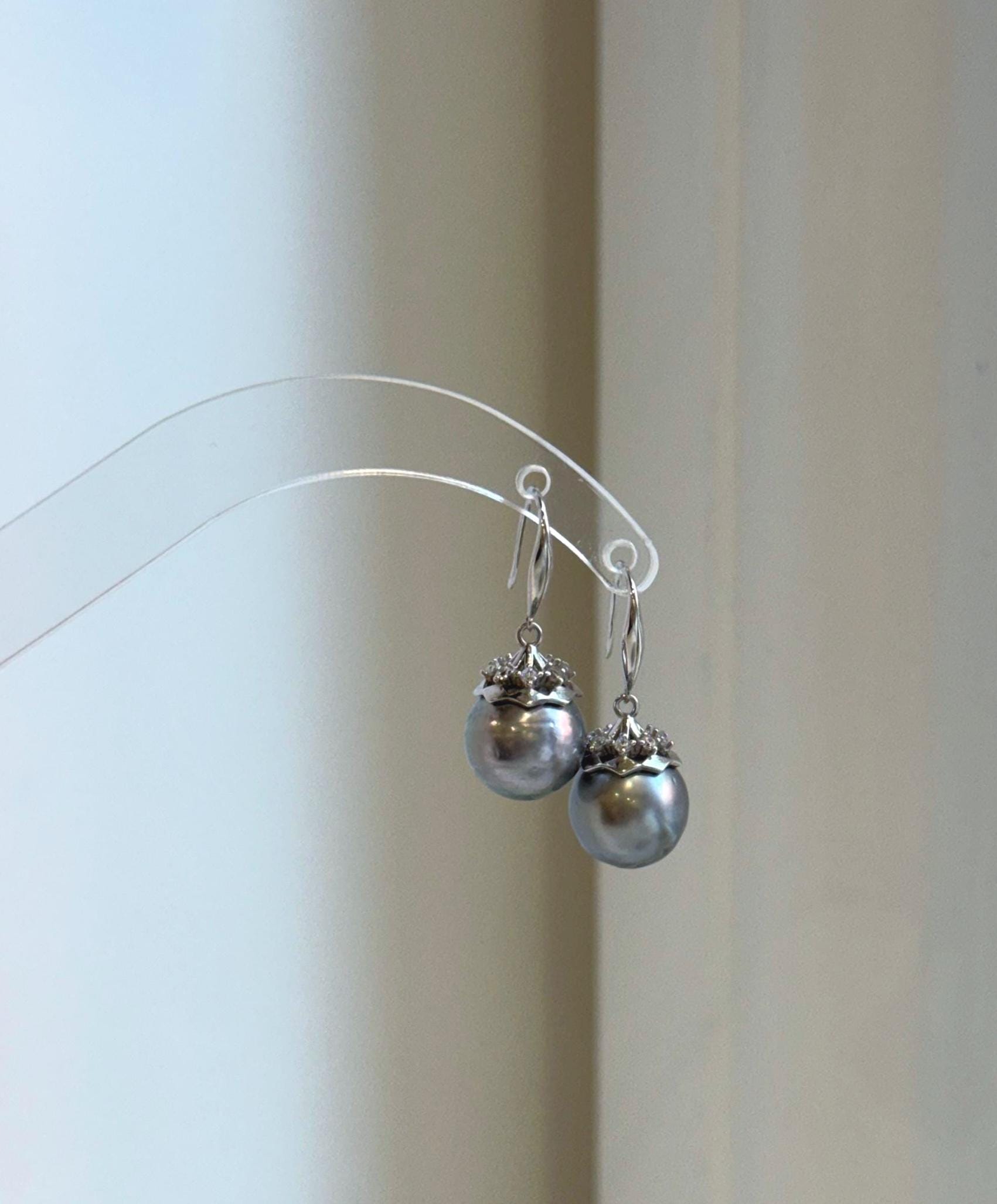 Elly’s 11.1mm Tahitian Platinum ocean Pearls Earrings hooks: Extreme luster Mirrored, 2.7cm high, S925 silver cool fancy earrings.