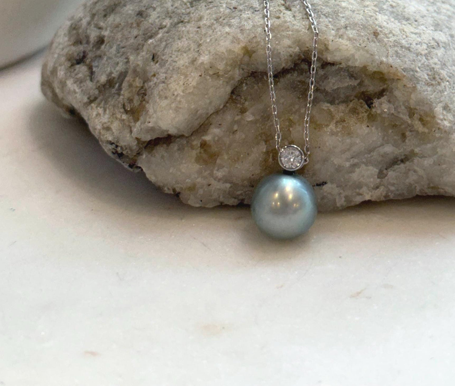 Elly’s 10.4mm Tahitian silver blue ocean Pearl pendant: Extreme luster mirrored, 1.4cm high, S925 silver pendant.