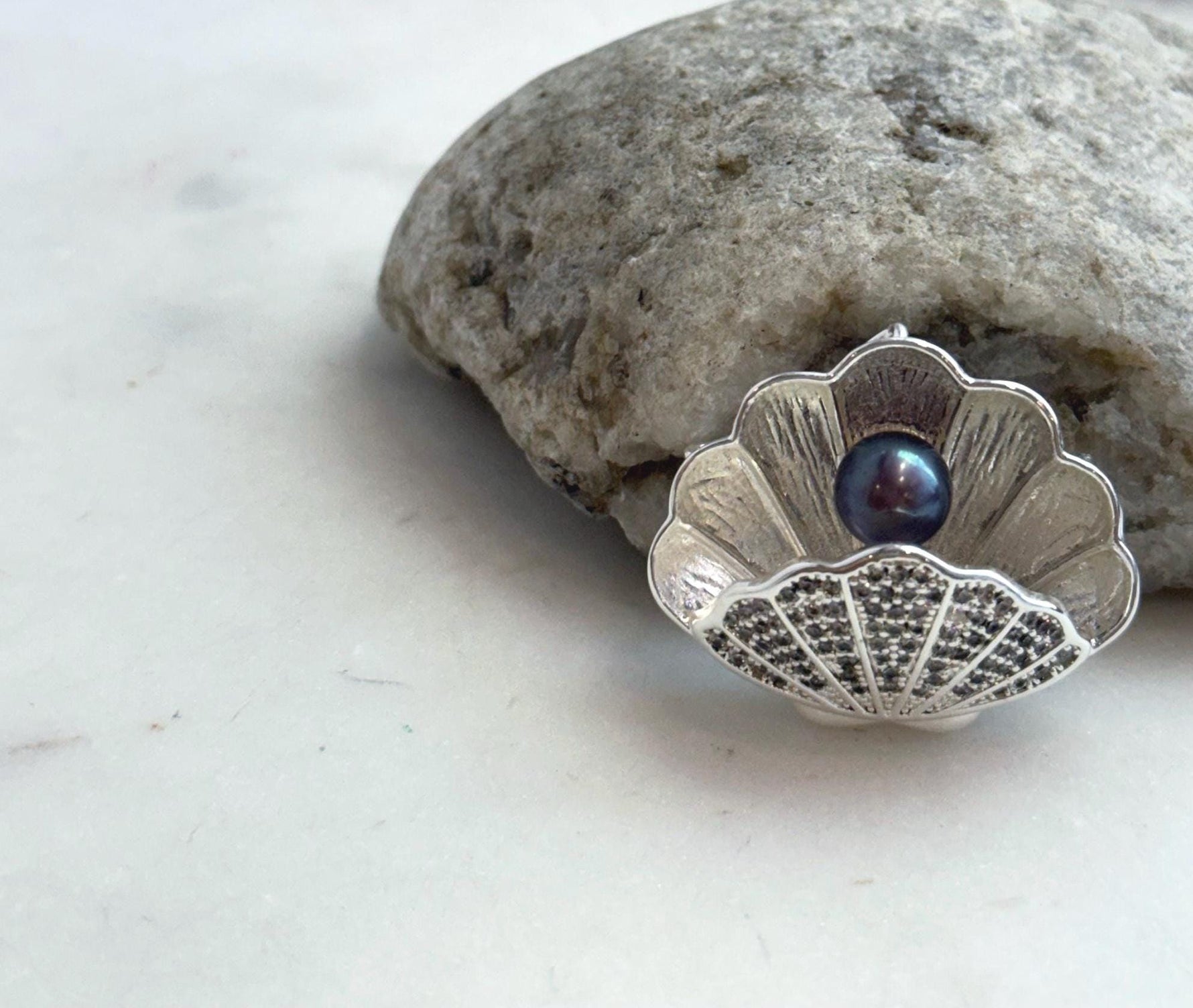 Elly’s Purple plum Freshwater Pearl Shell Brooch Pendant 2in1: Extreme luster mirrored, 8.7mm, 3.7x3cm, no chain.