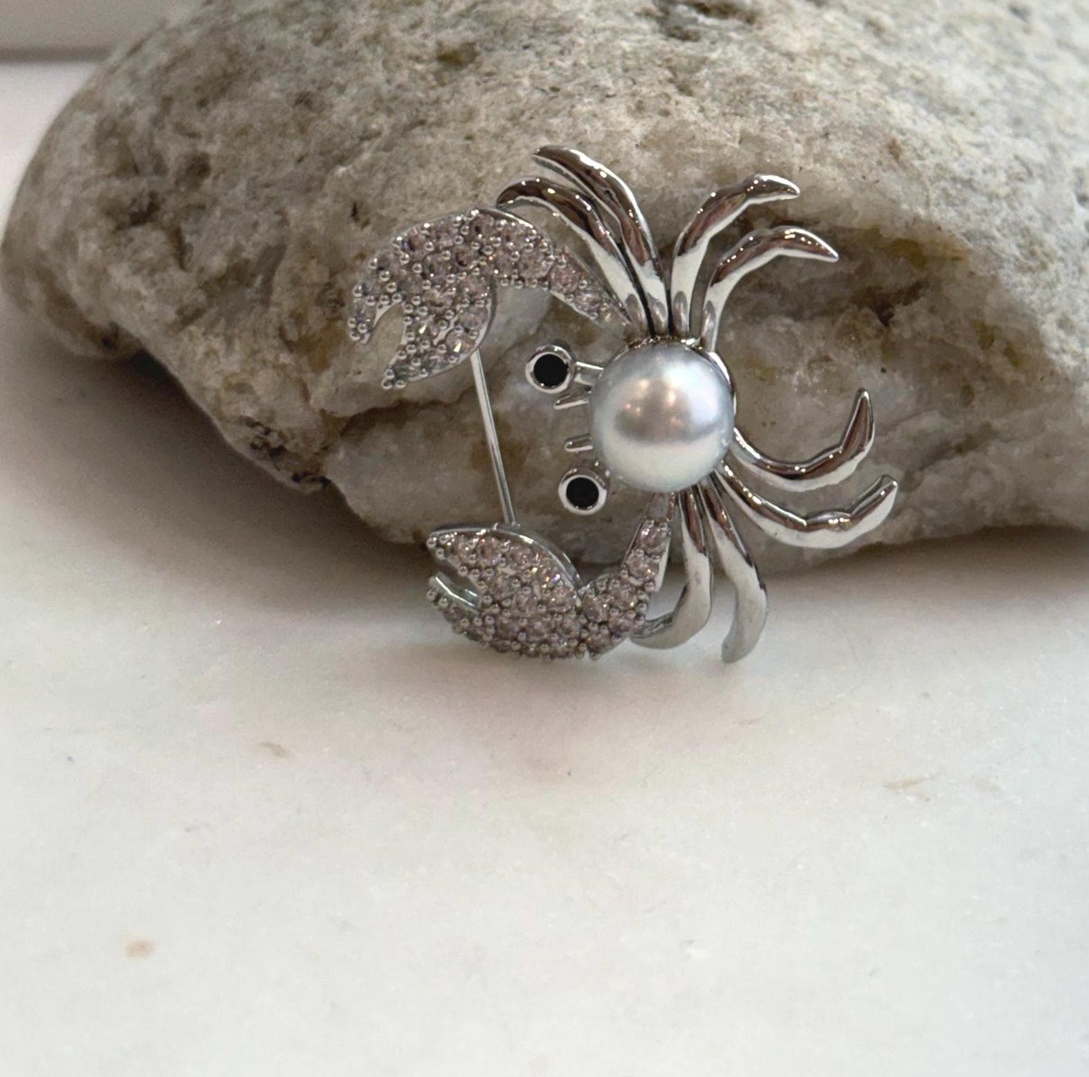 Elly’s 8.9mm Akoya ocean pearl Crab brooch: Extreme luster mirrored, 3.7x3cm, no chain.