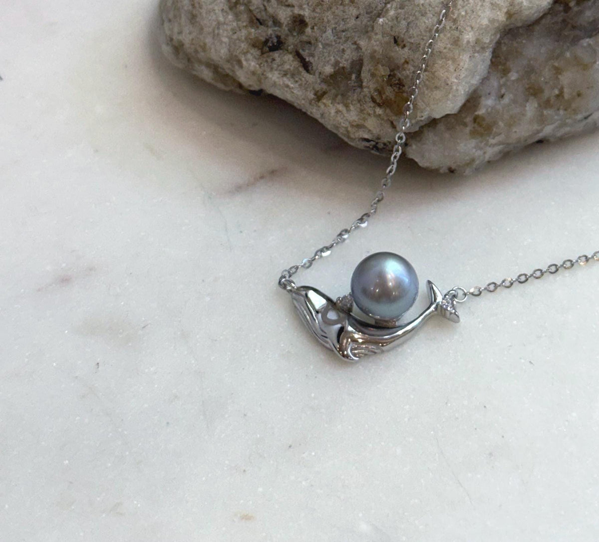 Elly’s 9.1mm Tahitian ocean Pearl Dolphin pendants chain set: Extreme luster, S925 silver chain set.