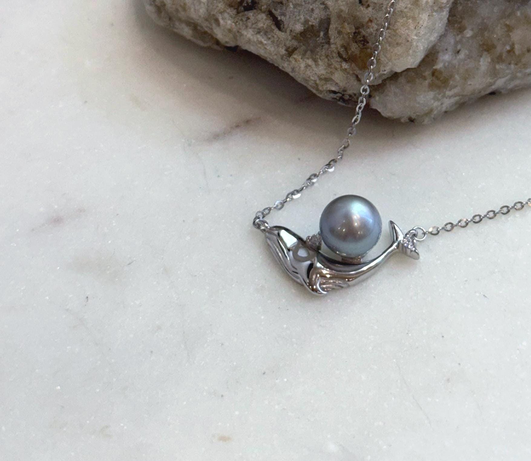 Elly’s 9.1mm Tahitian ocean Pearl Dolphin pendants chain set: Extreme luster, S925 silver chain set.